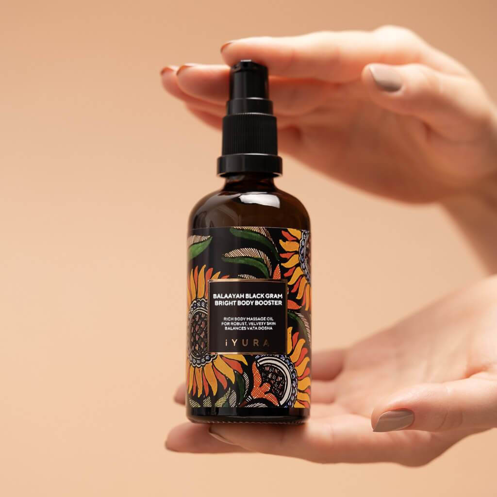 Balayah Black Gram Bright Body Booster - עם ארומה מתוקה והדרים של יסמין, הל, תפוז ולימונית - חבילה של 2 שמני גוף iYURA 