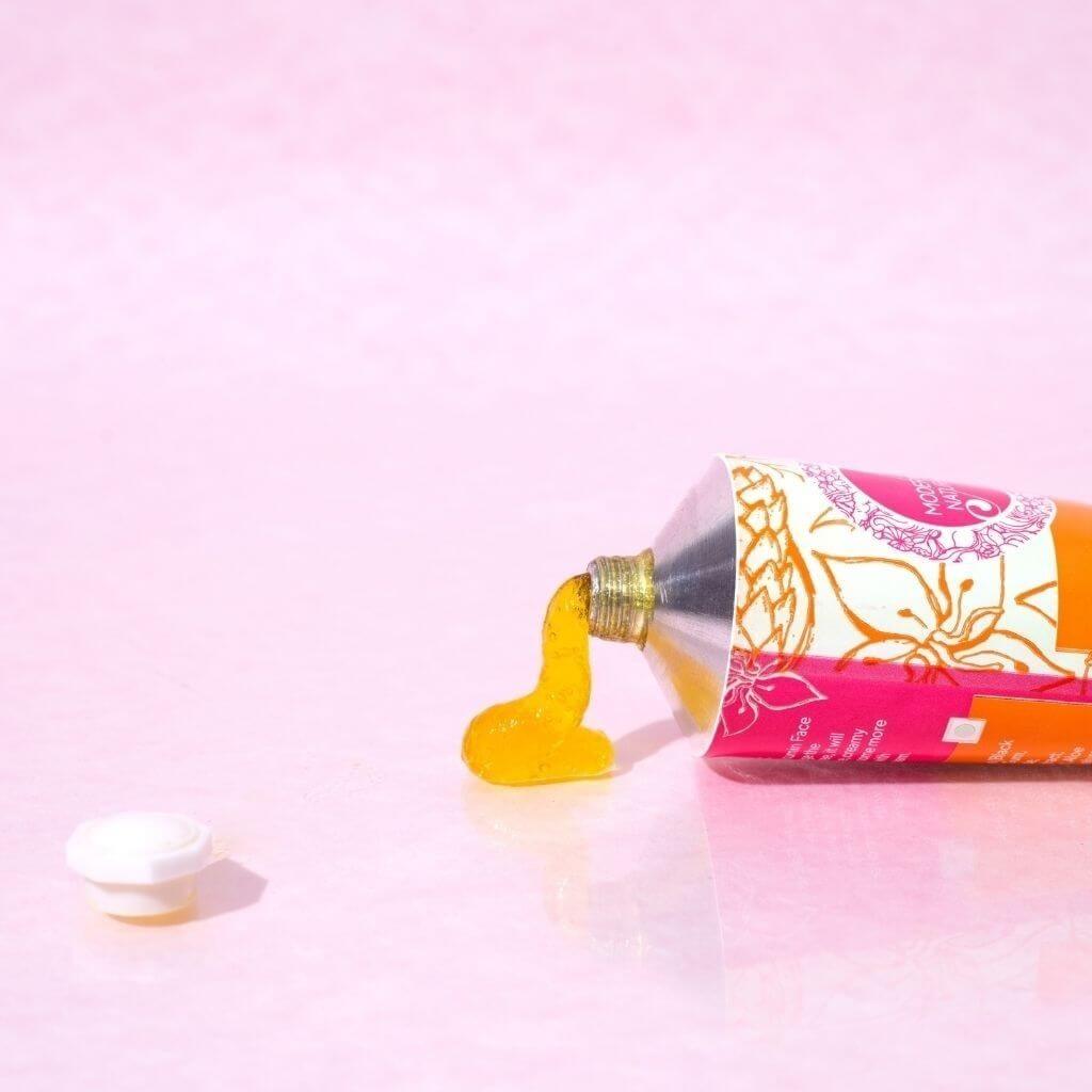 Nicumin Black Seed Brightening Face Cleansing Jelly - עם תמציות עוצמתיות של זרעי קלונג'י, ליקריץ וזעפרן מועשרות בניאצינמיד סבון פנים A. Modernica Naturalis 