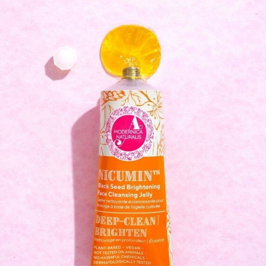 Nicumin Black Seed Brightening Face Cleansing Jelly - עם תמציות עוצמתיות של זרעי קלונג'י, ליקריץ וזעפרן מועשרות בניאצינמיד - חבילה של 2 סבוני פנים A Modernica Naturalis 